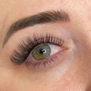 How to Become an Eyelash Technician in Canada